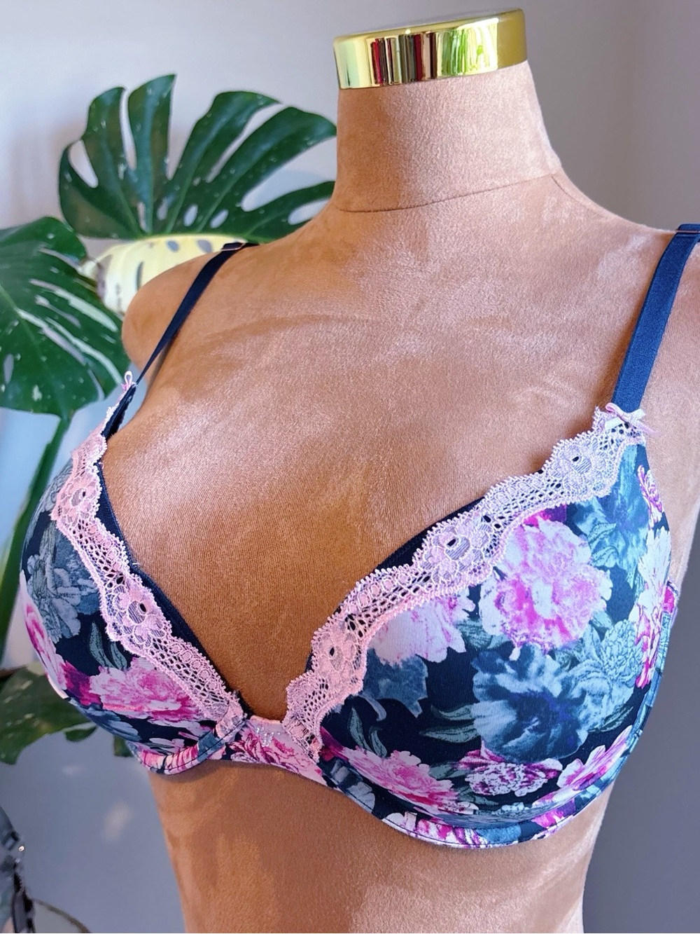 Victoria’s Secret Floral Push-Up Bra Pink Lace Navy Blue 34DD Romantic Coquette